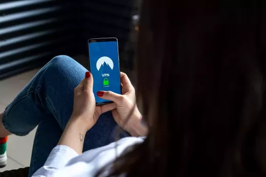 שימוש בתקעים חכמים לאוטומציה של טכנולוגיה ישנה בבית